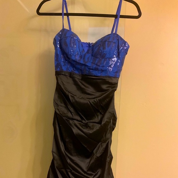 Formal Dress - Picture 2 of 5